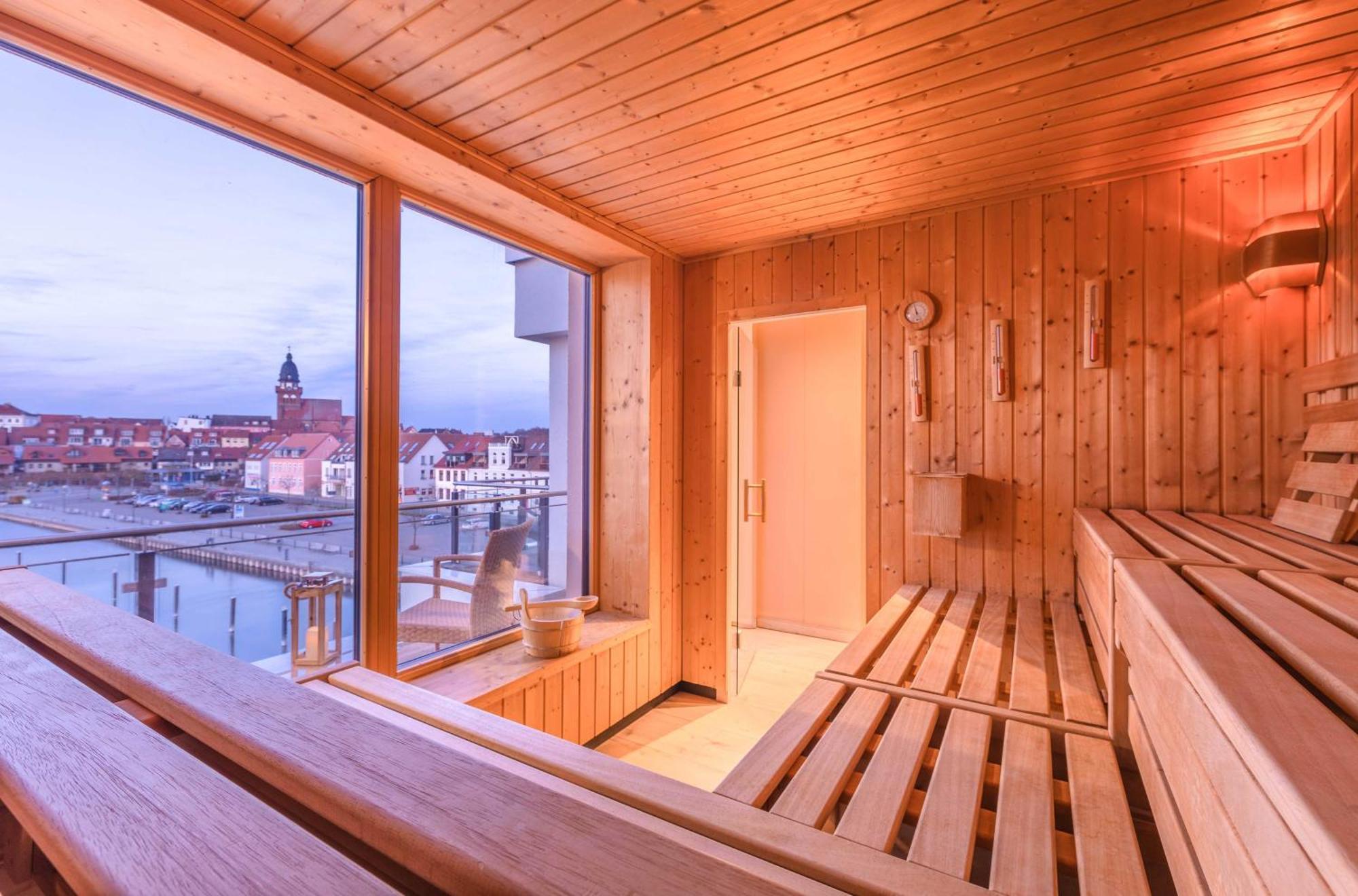 Mueritz Utkiek - Apartment Mit Seeblick & Balkon In Der Hafenresidenz Waren  Bagian luar foto