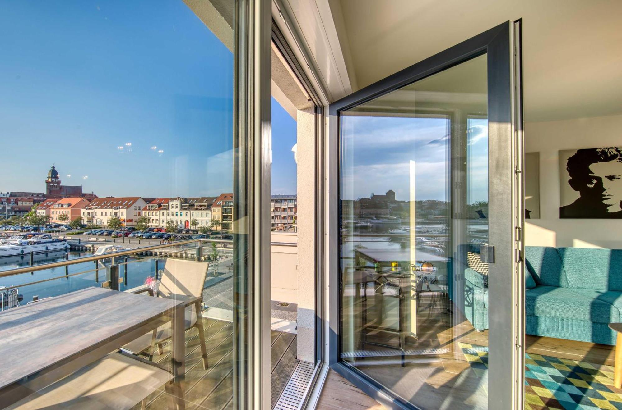 Mueritz Utkiek - Apartment Mit Seeblick & Balkon In Der Hafenresidenz Waren  Bagian luar foto